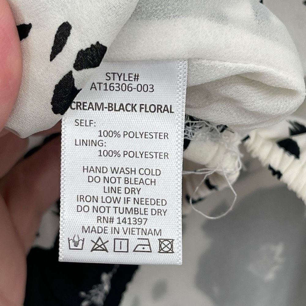 ASTR The Label Cream Black Floral Printed Long Sleeve Blouse Size Small - Picture 6 of 7